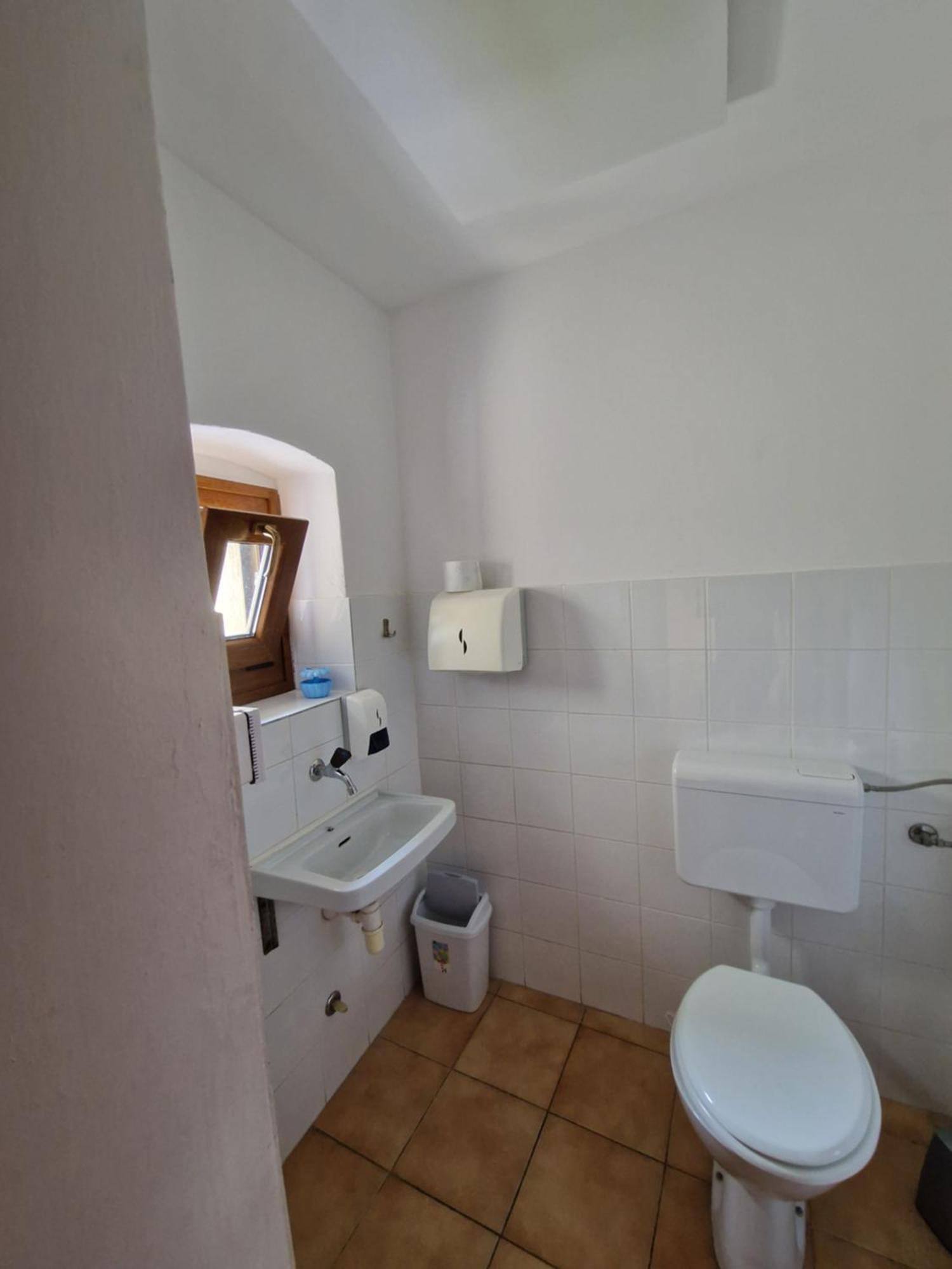 Apartma In Soba Vipavski Kriz อายดอฟช์ชีนา ห้อง รูปภาพ