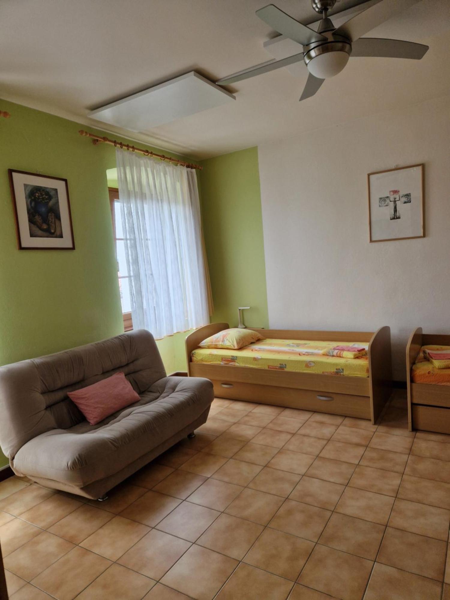 Apartma In Soba Vipavski Kriz อายดอฟช์ชีนา ห้อง รูปภาพ