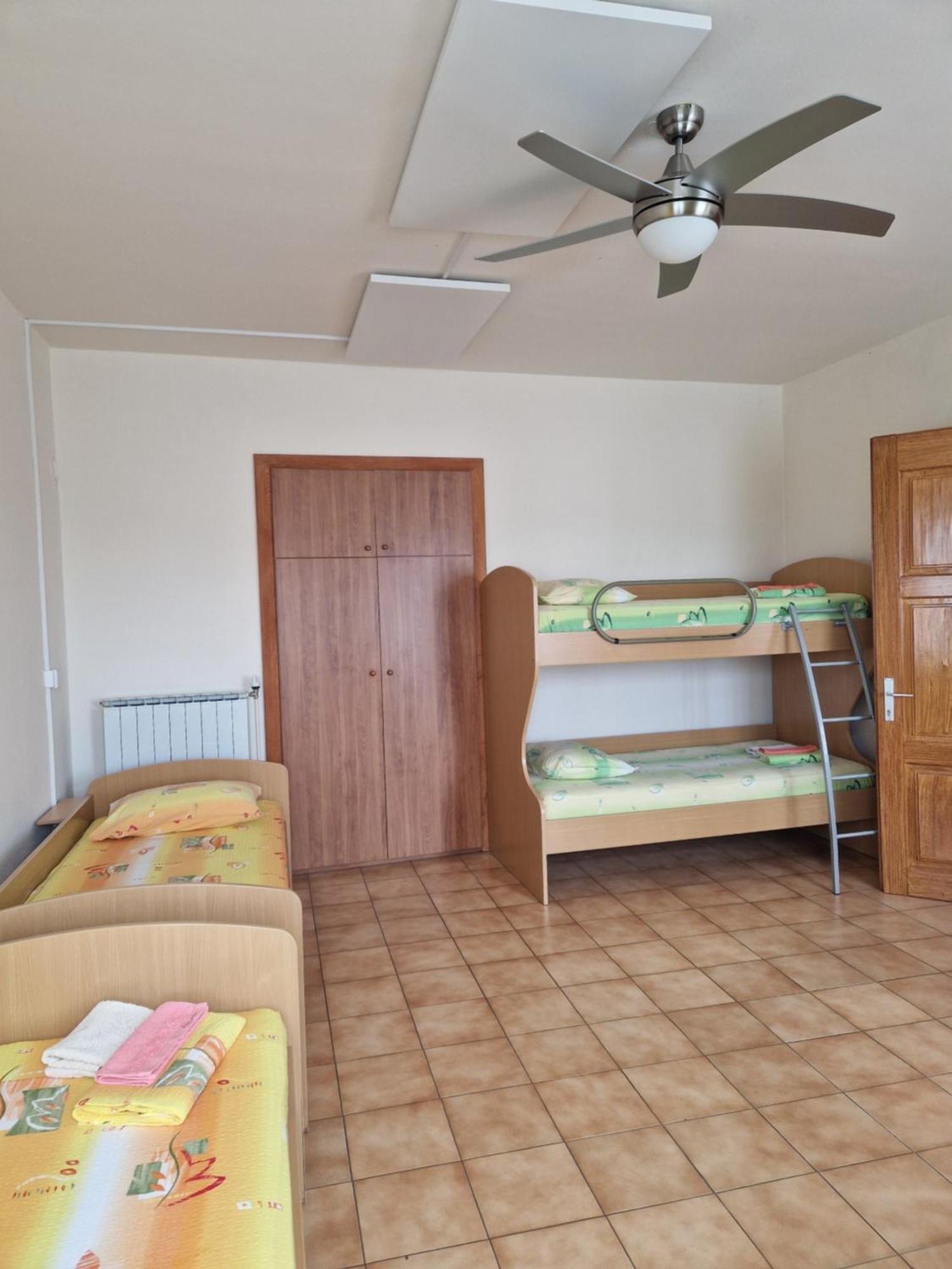 Apartma In Soba Vipavski Kriz อายดอฟช์ชีนา ห้อง รูปภาพ